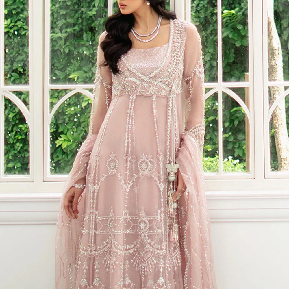 Chic Embroidered Long Sleeve Dress